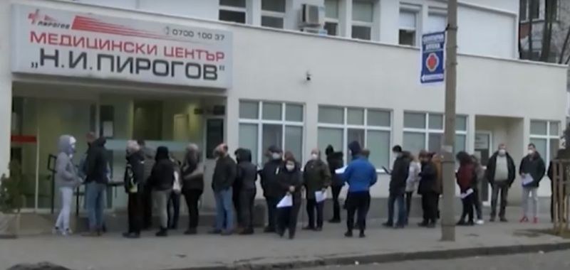 Опашки за ваксини се извиха в София