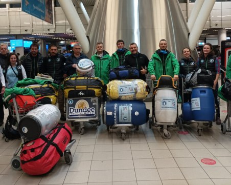 Втората група от български учени замина за Антарктида