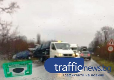 Лек автомобил се е блъснал с пътна помощ край Садово