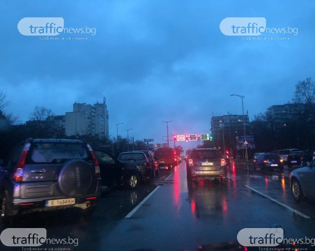 Четири коли се помляха в Кършияка, щетите са сериозни