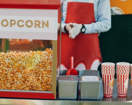 Девет деца загинаха при експлозия на количка за пуканки в Афганистан