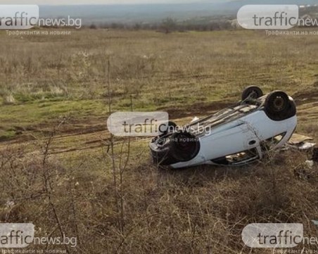 Кола със седем младежи се обърна край Елена, петима са пострадали