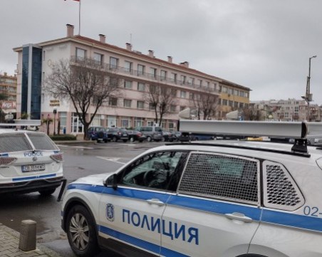Полиция влезе в община Поморие, проверяват се злоупотреби с евросредства