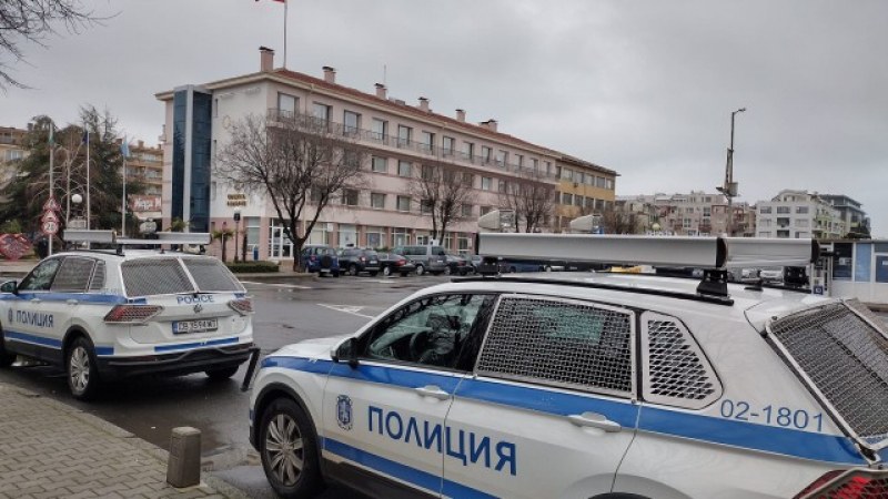 Полиция влезе в община Поморие, проверяват се злоупотреби с евросредства