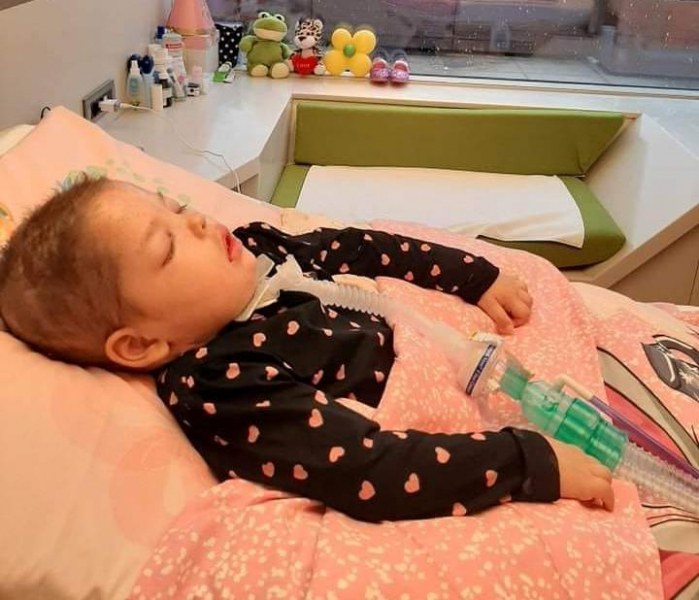 4-годишната Виолета Джамбазова, която страда от агресивен мозъчен тумор, продължава