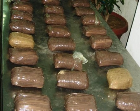 Иззеха над 14 кг хероин в тайник на 