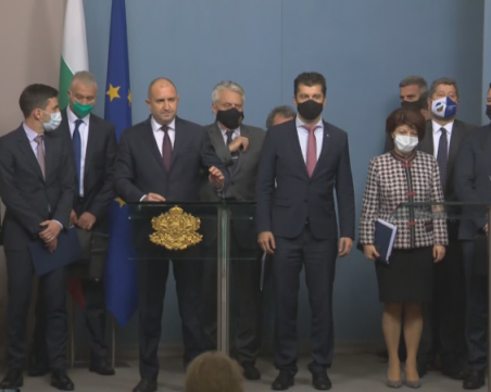 Кирил Петков и шефката на кабинета се карантинираха