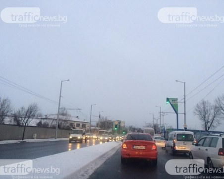 Обработват със сол всички пътища в Пловдив