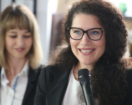 Заради изолацията на Петков: Калина Константинова става присъствен премиер