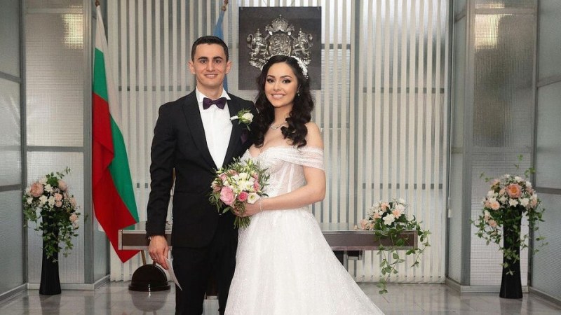 Георги Костадинов започна годината със сватба. Той се врече във
