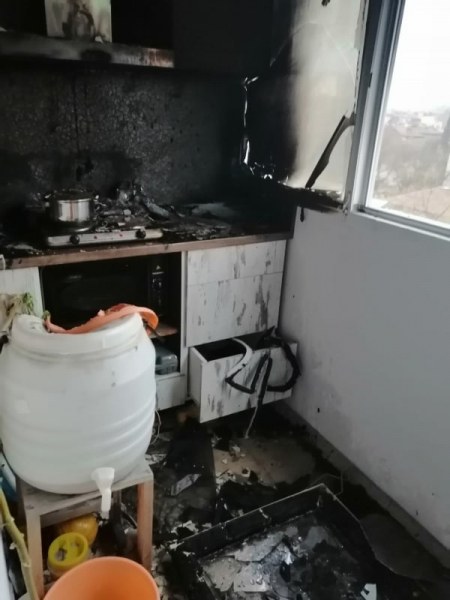 Пожар избухна в апартамент в Кючука! Огънят лумнал от оставен включен котлон