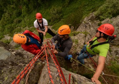 Крадци оставиха Планинската спасителна служба във Враца бз екипировка Извършителят
