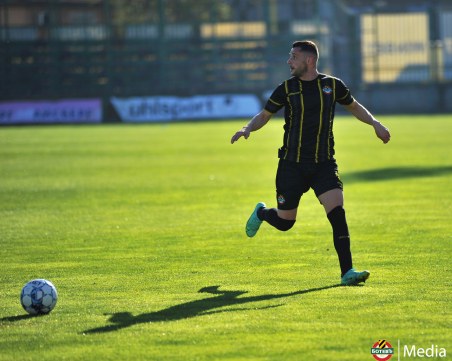 Ботев  се раздели с футболиста Мите Цикарски