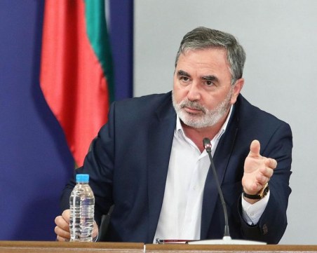 Кунчев: Учениците минават онлайн при запълване на 80% от интензивните отделения