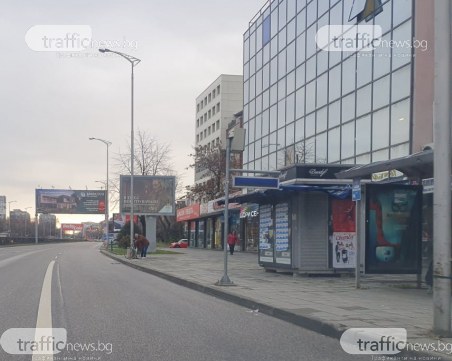 На косъм от инцидент! БМВ връхлетя с бясна скорост тротоар в Кършияка, за малко да помете пешеходка