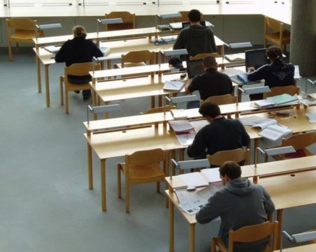 Правителството удвои субсидираните места за прием на македонски студенти