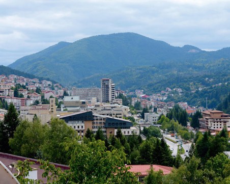 Затварят всички нощни клубове в област Смолян