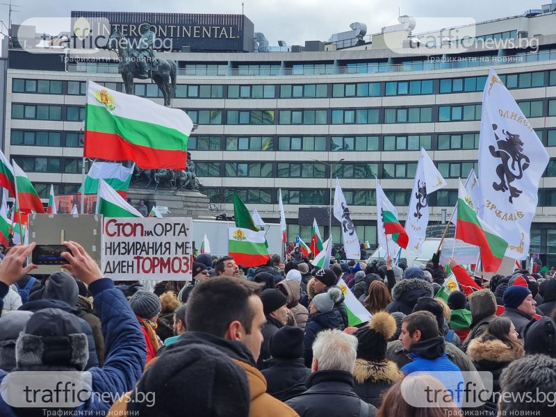 Протест срещу зеления сертификат в София! Протестиращите блокираха движението