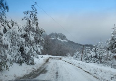 Основните пътища в родопската част на община Асеновград са проходими при зимни