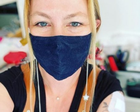 Съпругата на премиера си сложи бустерна доза