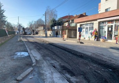 Продължава ремонтът на улица Елена в квартал Прослав Вече се