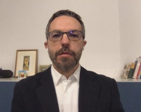 Епидемиолог: Не знаем дали Омикрон протича по-леко или защитата е от ваксините