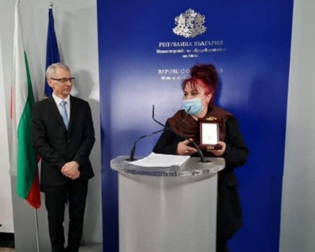 Фатме Арслан от Пловдив с наградата за медиатор на МОН