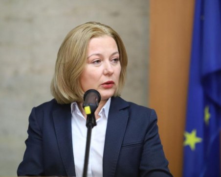 Министър Йорданова: Оставката на Цацаров няма да спре реформата на КПКОНПИ