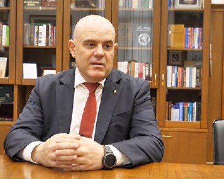 Прокуратурата: Парламентът грубо нарушава разделението на властите в страната