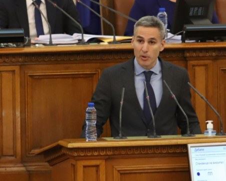 Управляващата коалиция поиска оставката на Гешев, той определи това като кризисен пиар