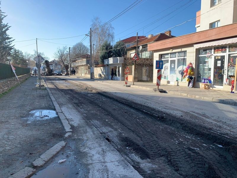 Продължава реконструкцията на улица „Елена