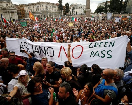 Хиляди протестираха срещу мерките в Италия, недоволство и в Унгария и Нидерландия