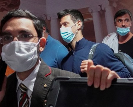 Джокович пристигна в Дубай след напускането на Австралия