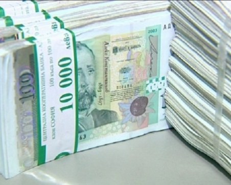 Колко българи получават над 120 000 лева годишно?