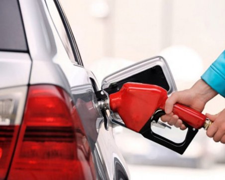 Зареждането на кола излиза златно - скок на цените с между 30 и 130% за 1 година