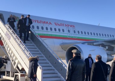 Правителствената делегация водена от министър председателя кацна на летището в Скопие Бързи