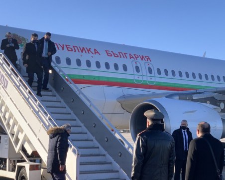 Кирил Петков пристигна в Скопие