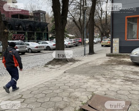Опасна шахта застрашава пешеходци в центъра на Пловдив