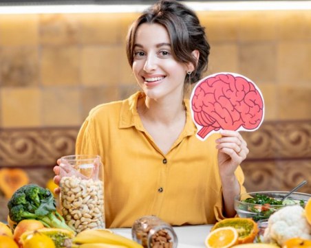 Ябълка или шоколад: Защо мозъкът ни предпочита вкусовите качества пред здравословното хранене?