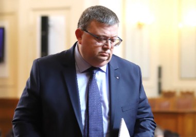 Прокурорската колегия на ВСС възстанови Сотир Цацаров на длъжност прокурор