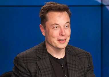 Главният изпълнителен директор на Tesla Илон Мъск съоснователят на Ethereum