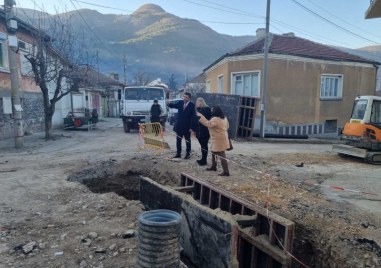 Кметът на община Родопи Павел Михайлов направи инспекция на строителството