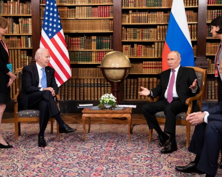 Байдън: Русия ще плати скъпо, ако предприеме военно нахлуване в Украйна