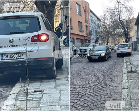 Безпардонно в центъра на Пловдив! Кола навлезе в насрещното и „кацна” на тротоара