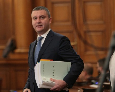 Горанов: Хляб няма, затова трябват зрелища – омаскаряването на един бивш политик