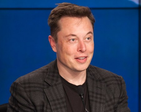 Мъск смята да замести човешките майки със синтетични утроби