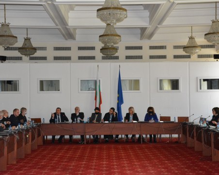 Обсъдиха възможностите за развитие на финансираните от държавата социални услуги