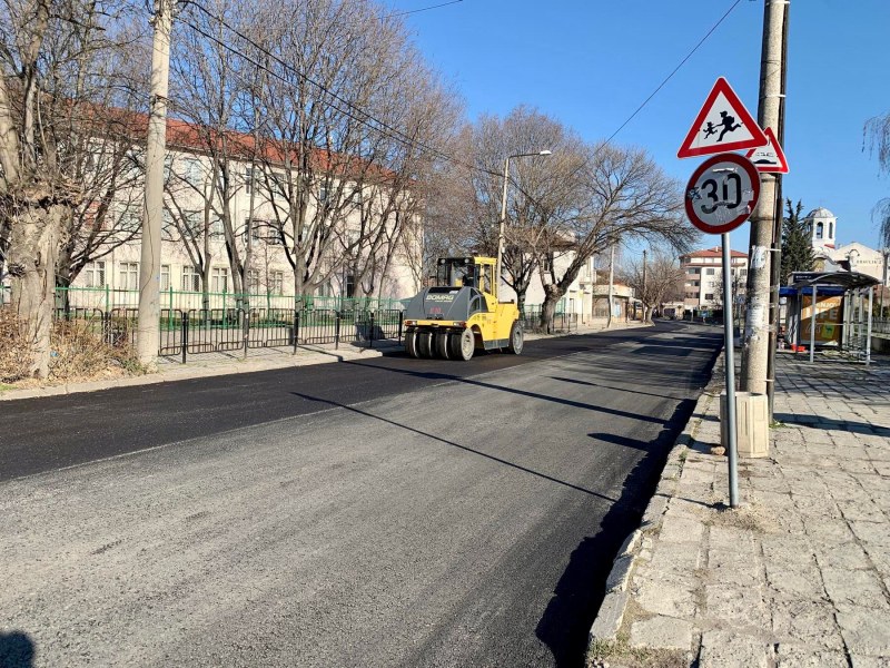 Положиха нов асфалт на улица „Елена