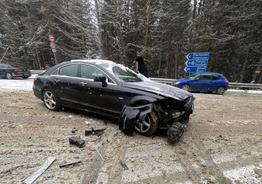 Катастрофа затруднява движението на пътя Асеновград Смолян Инцидентът е станал до