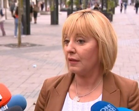 Мая Манолова: Подарих на Корнелия Нинова закона за колекторските фирми